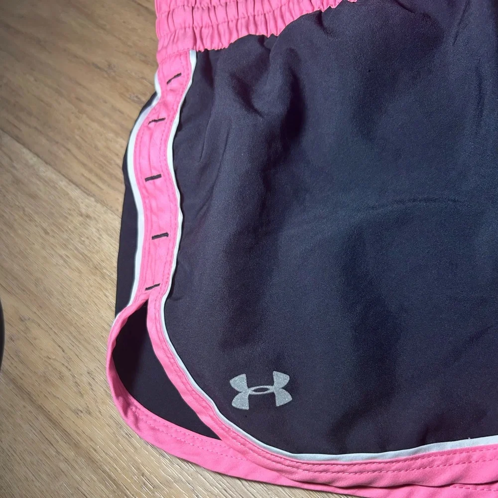 Under Armour Black and Pink Women’s Athletic Shorts Size XS